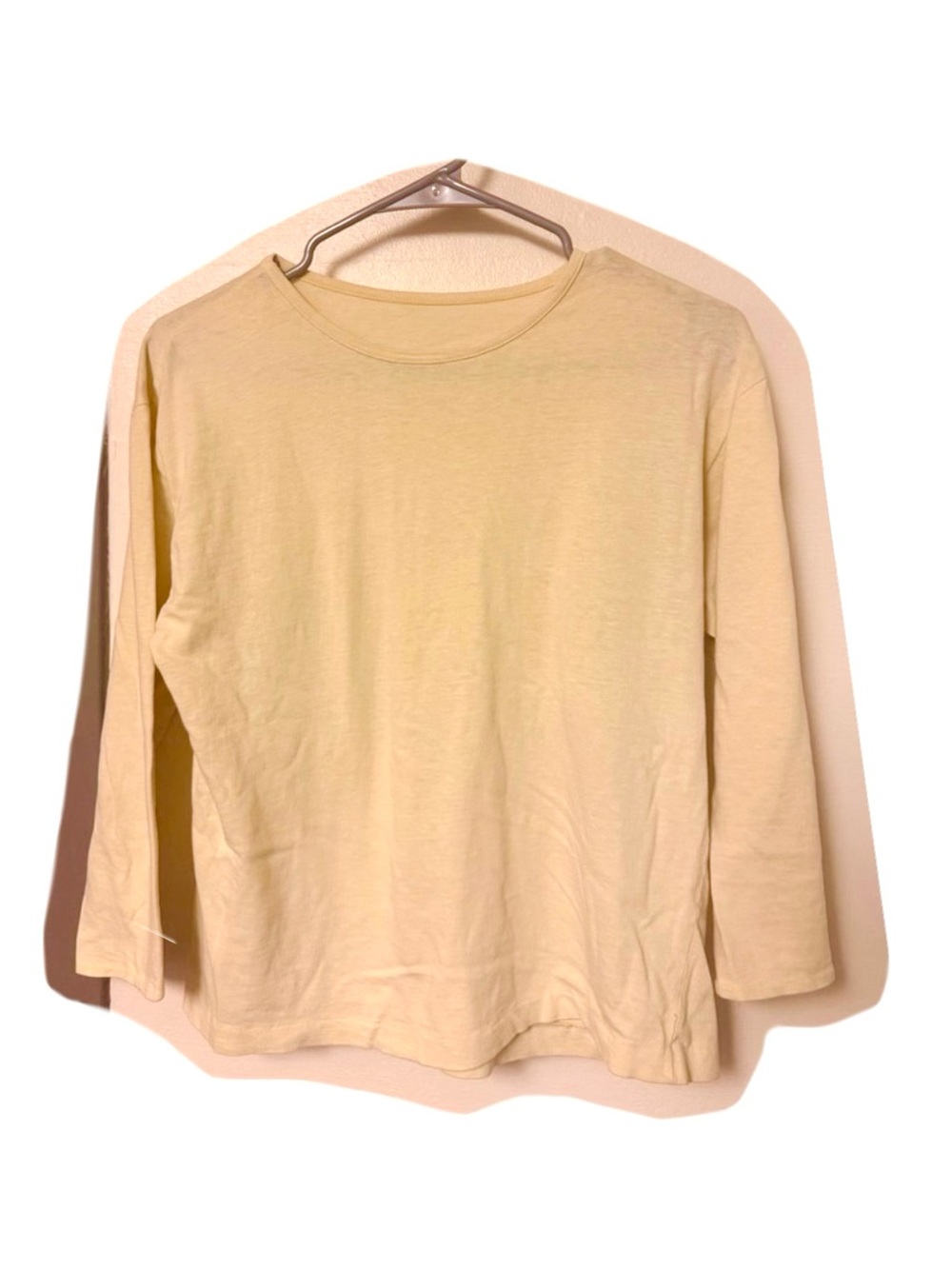 Simple pastel yellow shirt - Picture 1 of 3
